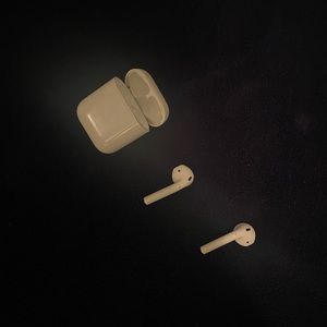 AirPods (1st Generation)